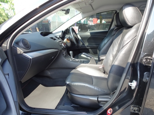 MAZDA 3   เครื่อง 1.6 5 DR  ปี 2013 AT สนใจติดต่อ 087-0399947  คุณอั๋น