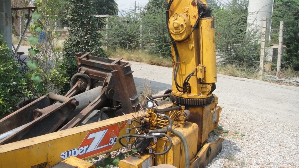 เครน TADANO SuperZ300 3ตันท้องวี อุปกรณ์ครบ สภาพสวยมาก