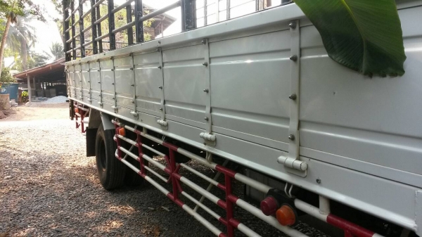 หกล้อ อีซูชุ FRR190ปี57แอร์เย็นๆ ช่วงยาว6.50ม สภาพดีสวยจัดบางเดิมทั้งคันใช้งานน้อยวิ่งแค่15,700กม ทะเบียนพร้อมโอน หกล้อ อีซูชุ FRR190ปี57แอร์เย็นๆ ช่วงยาว6.50ม สภาพดีสวยจัดบางเดิมทั้งคันใช้งานน้อยวิ่งแค่15,700กม ทะเบียนพร้อมโอน