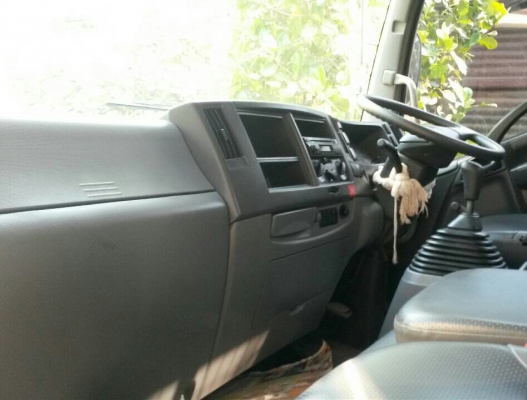 หกล้อ อีซูชุ FRR190ปี57แอร์เย็นๆ ช่วงยาว6.50ม สภาพดีสวยจัดบางเดิมทั้งคันใช้งานน้อยวิ่งแค่15,700กม ทะเบียนพร้อมโอน หกล้อ อีซูชุ FRR190ปี57แอร์เย็นๆ ช่วงยาว6.50ม สภาพดีสวยจัดบางเดิมทั้งคันใช้งานน้อยวิ่งแค่15,700กม ทะเบียนพร้อมโอน