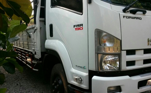 หกล้อ อีซูชุ FRR190ปี57แอร์เย็นๆ ช่วงยาว6.50ม สภาพดีสวยจัดบางเดิมทั้งคันใช้งานน้อยวิ่งแค่15,700กม ทะเบียนพร้อมโอน หกล้อ อีซูชุ FRR190ปี57แอร์เย็นๆ ช่วงยาว6.50ม สภาพดีสวยจัดบางเดิมทั้งคันใช้งานน้อยวิ่งแค่15,700กม ทะเบียนพร้อมโอน