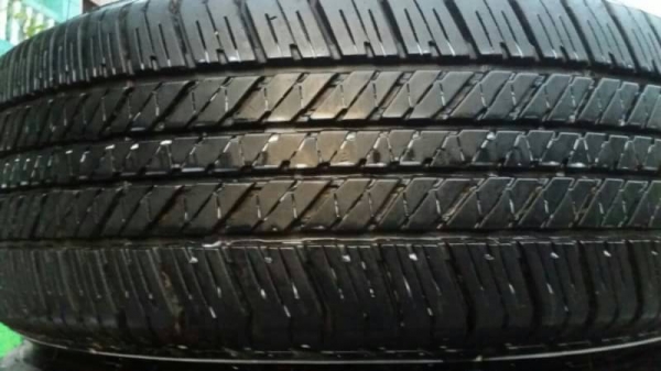 ยาง bridgestone 265 65 17 ปลายปี 15 ชุดล่ะ 12500