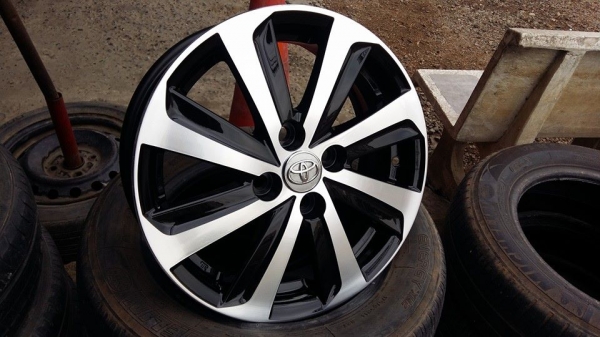 ขายล้อแม็ก vios/yaris 15" ดำหน้าเงา สนใจติดต่อ ตาเล็ก ล้อและยาง ครับ 081-3747940