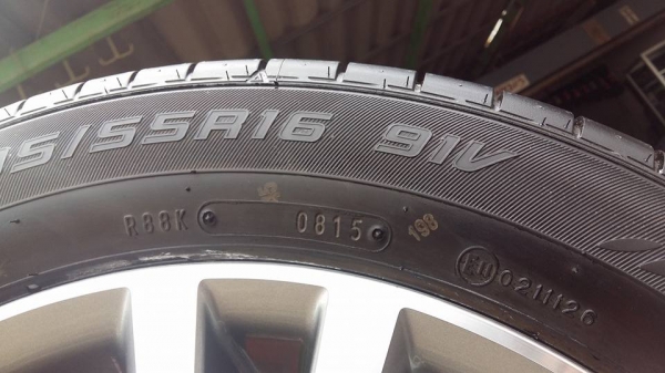 ขายล้อแม็กป้ายแดง toyota altis 16"พร้อมยางปี15 สนใจติดต่อตาเล็ก ล้อและยาง 081-3747940