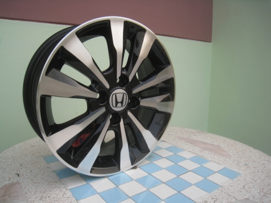 ขายล้อแม็ก city 15"&times;5.5 สนใจติดต่อเล็กครับ 081-3747940