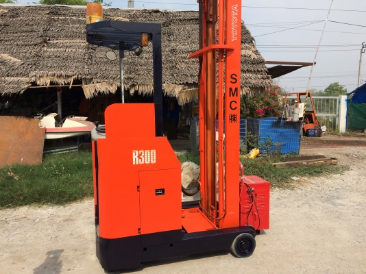 รถยกไฟฟ้าtoyotaเสาสูง5เมตร1.5ตัน รถยกไฟฟ้าtoyotaเสาสูง5เมตร1.5ตัน