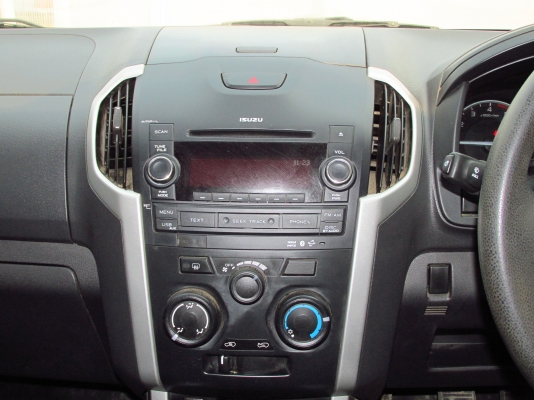 ISUZU DMAX HILANDER 2.5 Z ปี 2015 สภาพป้ายแดง