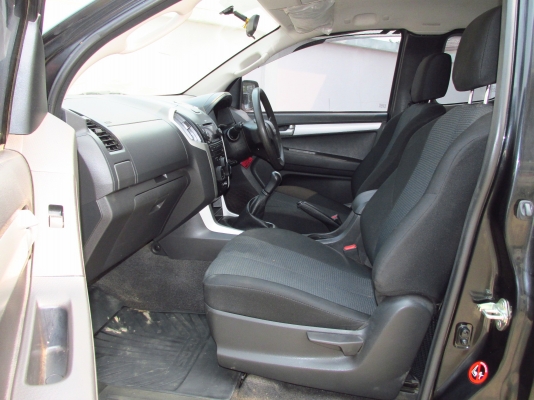 ISUZU DMAX HILANDER 2.5 Z ปี 2015 สภาพป้ายแดง