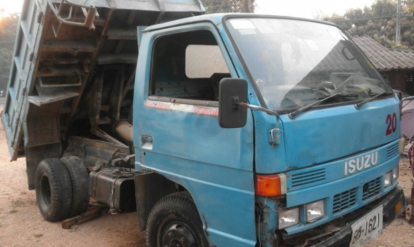 ขาย ISUZU ดั้ม 3คิว ปี23 เครื่อง 110แรง4BD1  081 884 4537