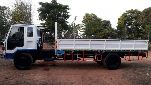 ขายรถ6ล้อ ร็อกกี้165แรง ยาว6.50เมตร มีช่องว่างติดเครน ยาง900 รถสวยพร้อมใช้งาน เอกสารพร้อมโอน สนใจโทร 090-8588220คุณนะ 093-3258446คุณบิว หรือเข้าดูสินค้าอื่นๆได้ที่ www.truck.in.th/498 หรือเพจFacebook ณรงค์ ซื้อขายรถมือสอง (เว็บไซต์ส่วนตัว) หรือFacebook คุ