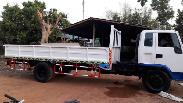 ขายรถ6ล้อ ร็อกกี้165แรง ยาว6.50เมตร มีช่องว่างติดเครน ยาง900 รถสวยพร้อมใช้งาน เอกสารพร้อมโอน สนใจโทร 090-8588220คุณนะ 093-3258446คุณบิว หรือเข้าดูสินค้าอื่นๆได้ที่ www.truck.in.th/498 หรือเพจFacebook ณรงค์ ซื้อขายรถมือสอง (เว็บไซต์ส่วนตัว) หรือFacebook คุ