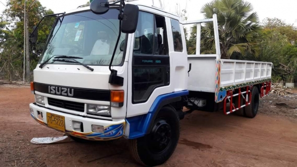 ขายรถ6ล้อ ร็อกกี้165แรง ยาว6.50เมตร มีช่องว่างติดเครน ยาง900 รถสวยพร้อมใช้งาน เอกสารพร้อมโอน สนใจโทร 090-8588220คุณนะ 093-3258446คุณบิว หรือเข้าดูสินค้าอื่นๆได้ที่ www.truck.in.th/498 หรือเพจFacebook ณรงค์ ซื้อขายรถมือสอง (เว็บไซต์ส่วนตัว) หรือFacebook คุ