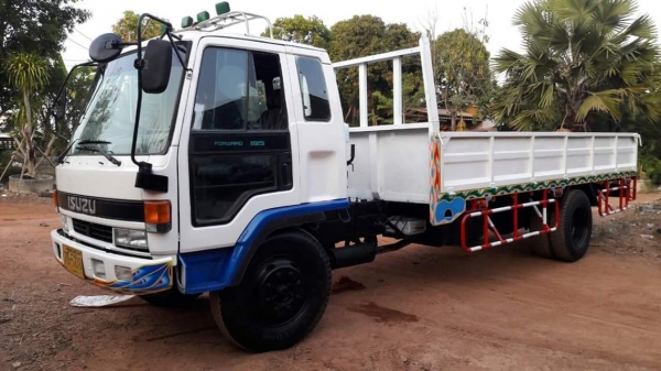 ขายรถ6ล้อ ร็อกกี้165แรง ยาว6.50เมตร มีช่องว่างติดเครน ยาง900 รถสวยพร้อมใช้งาน เอกสารพร้อมโอน สนใจโทร 090-8588220คุณนะ 093-3258446คุณบิว หรือเข้าดูสินค้าอื่นๆได้ที่ www.truck.in.th/498 หรือเพจFacebook ณรงค์ ซื้อขายรถมือสอง (เว็บไซต์ส่วนตัว) หรือFacebook คุ