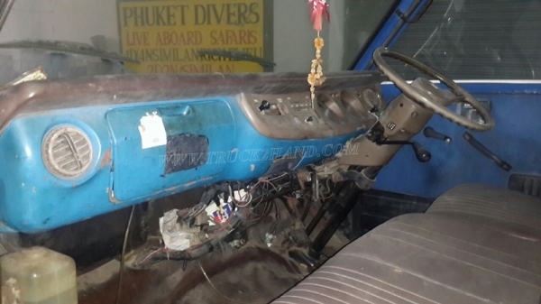 รถบรรทุก 4 ล้อ ISUZU รุ่น TLD24 ขนาด 85 แรงม้า