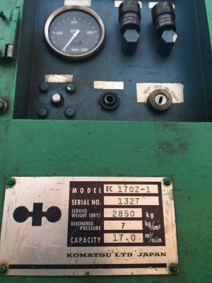 เครื่องปั๊มลม ยี่ห้อโคมัตซุ ทำลมได้ 7 - 8 บาร์