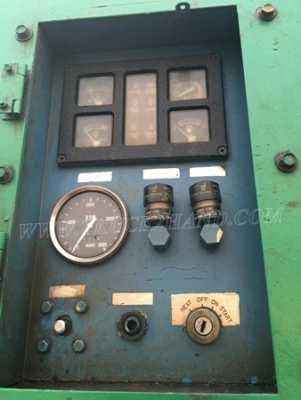 เครื่องปั๊มลม ยี่ห้อโคมัตซุ ทำลมได้ 7 - 8 บาร์