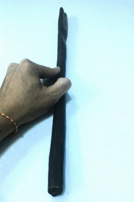 ไม้สาวใยไหมโบราณแท้ ผ่านร้อนผ่านหนาวมาสุดๆ ยังสวยและแข็งแรงเพราะเป็นไม้ประดู่ ทนทาน หายากแล้วเดิมๆ ครับ