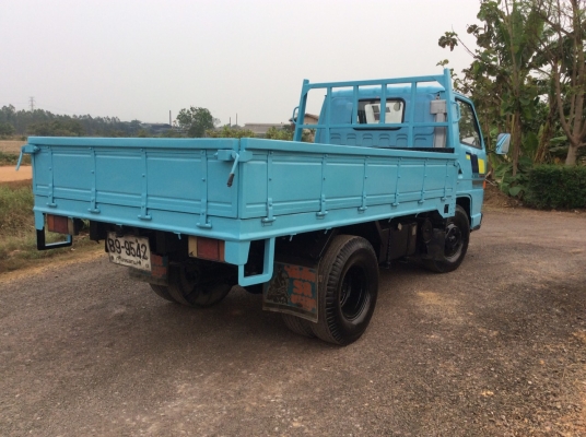 ISUZU NKR (6ล้อ ช่วงสั้น 3.2 ม.) รถห้างแท้ เกียร์สั้น รถเดิมๆ เครื่องดี ครัทซีสวย ขาย 280,000 บาท ศุภากร 081-1903107, 081-4252943