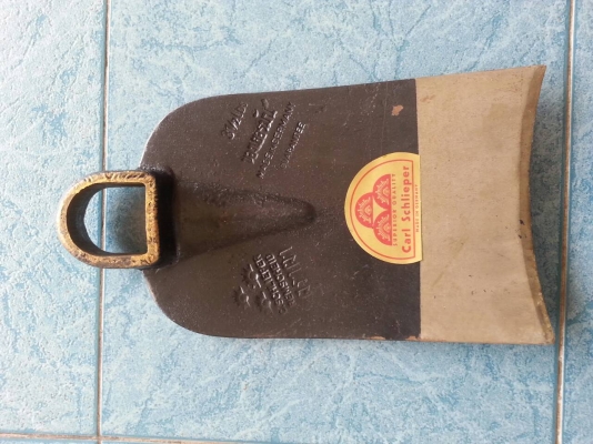 ขายจอบถากหูกลมตรามือถือค้อนมงกุฎขนาด3 1/2Made in Germany.