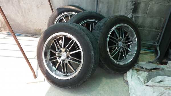ขายแม็กขอบ18กว้าง8นิ้ว4วงพร้อมยางดันลอป225-60-18ปี12ราคาถูกครับ