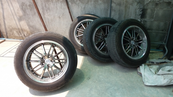 ขายแม็กขอบ18กว้าง8นิ้ว4วงพร้อมยางดันลอป225-60-18ปี12ราคาถูกครับ