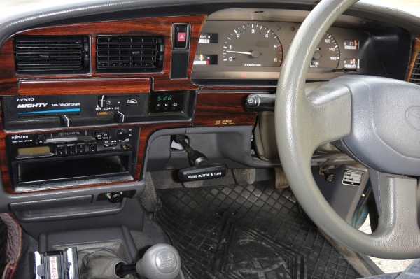 ขาย TOYOTA กระบะแค๊ป 2.8 ดีเซลตัวTOP เพาเวอร์ ซทร.ไฟฟ้า มือแรกไม่เคยทำสีเลย