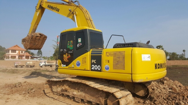 ขาย Komatsu PC200-7 ไมล์ 11,000 สภาพสวยมากคับ