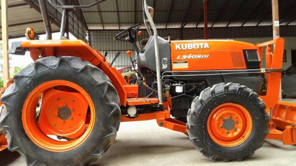 ขายรถไถKubota L3408DI (4WD) พร้อมใบมีดหน้าและเครื่องตัดหญ้าLCS รถสวย พร้อมใช้งาน ขายรถไถKubota L3408DI (4WD) พร้อมใบมีดหน้าและเครื่องตัดหญ้าLCS รถสวย พร้อมใช้งาน