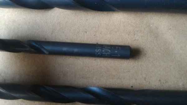 จัดเป็นชุด ดอกสว่านอย่างดียี่ห้อ  NACHA มือสองใช้น้อยจากญี่ปุ่นสภาพสวย  มี 6 ดอก  9.9 , 9.5 , 5.1 , 4.1 , 5 มม.