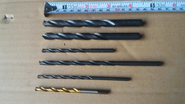 จัดเป็นชุด ดอกสว่านอย่างดียี่ห้อ  NACHA มือสองใช้น้อยจากญี่ปุ่นสภาพสวย  มี 6 ดอก  9.9 , 9.5 , 5.1 , 4.1 , 5 มม.