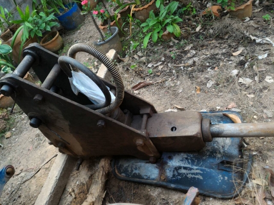 ขายหัวกระแทกรถขุดขนาด 30-40 เก่านอก ราคา 70,000   DC Tractor Rayong =0818618678 ,0899347475 id line=0818618678 id line=0899347475