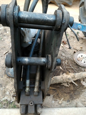 ขายหัวกระแทกรถขุดขนาด 30-40 เก่านอก ราคา 70,000   DC Tractor Rayong =0818618678 ,0899347475 id line=0818618678 id line=0899347475