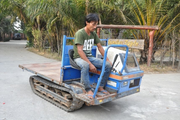 ขายรถบรรทุก ตีนตะขาบKAWASAKI มีเกียร์ สภาพ เดิมญี่ปุ่น อะเนคประสงค์ 19,000เท่านั้น!!