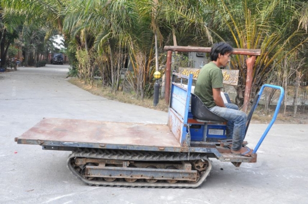 ขายรถบรรทุก ตีนตะขาบKAWASAKI มีเกียร์ สภาพ เดิมญี่ปุ่น อะเนคประสงค์ 19,000เท่านั้น!!