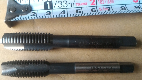 จัดเป็นชุด ดอกต๊าปเกลียวแบบ มิล  จากญี่ปุ่นอย่างดี 4 ดอก มี M 6 * 1 , M 8 * 1.25  , M 10 * 1.5 , M 12 * 1.75