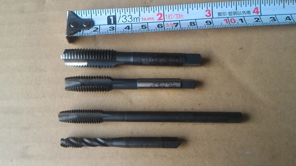 จัดเป็นชุด ดอกต๊าปเกลียวแบบ มิล  จากญี่ปุ่นอย่างดี 4 ดอก มี M 6 * 1 , M 8 * 1.25  , M 10 * 1.5 , M 12 * 1.75