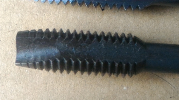 จัดเป็นชุด ดอกต๊าปเกลียวแบบ มิล  จากญี่ปุ่นอย่างดี 4 ดอก มี M 6 * 1 , M 8 * 1.25  , M 10 * 1.5 , M 12 * 1.75