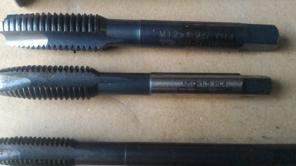 จัดเป็นชุด ดอกต๊าปเกลียวแบบ มิล  จากญี่ปุ่นอย่างดี 4 ดอก มี M 6 * 1 , M 8 * 1.25  , M 10 * 1.5 , M 12 * 1.75