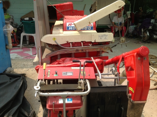 รถนวดข้าวนํ้าเข้าจากญี่ปุ่น