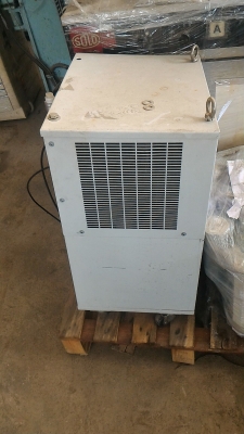 เครื่องลดความร้อนของเครื่องจักรต่างๆ ด้วยน้ำไหลเข้า - ออกเลี้ยงระบบแลละออกมามาระบายความร้อนผ่านแผงรั่งผึง