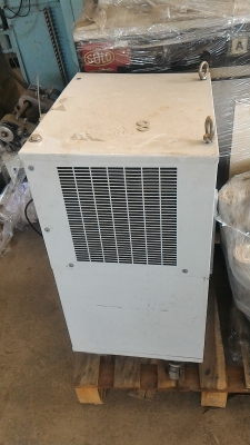 เครื่องลดความร้อนของเครื่องจักรต่างๆ ด้วยน้ำไหลเข้า - ออกเลี้ยงระบบแลละออกมามาระบายความร้อนผ่านแผงรั่งผึง