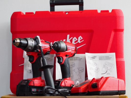 ชุดสว่านไร้สาย Milwaukee 2797-22 มีสว่านกระแทก สว่านไขควงพร้อมดอกไขควง10X และแบ็ต4แอมป์2ก้อน
