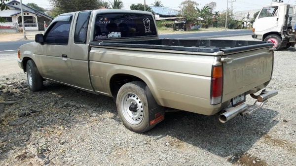 ขายกระบะนิสสัน ปี35 แค็บ แชชซีสวยเครื่องดี ภายในสวย เอกสารเล่มทะเบียนพร้อมโอน พร้อมใช้งาน BIG M