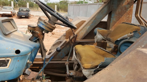 ขาย รถไถ FORD 6600 เสื้อลาย ติดคีบกลกิจขาคู่ แผ่นคลัชหมดต้องเปลี่ยนใหม่ เอกสารเล่มทะเบียน ราคาต่อรองได้ครับ