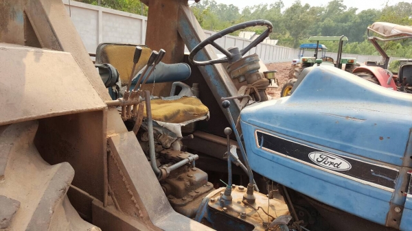 ขาย รถไถ FORD 6600 เสื้อลาย ติดคีบกลกิจขาคู่ แผ่นคลัชหมดต้องเปลี่ยนใหม่ เอกสารเล่มทะเบียน ราคาต่อรองได้ครับ