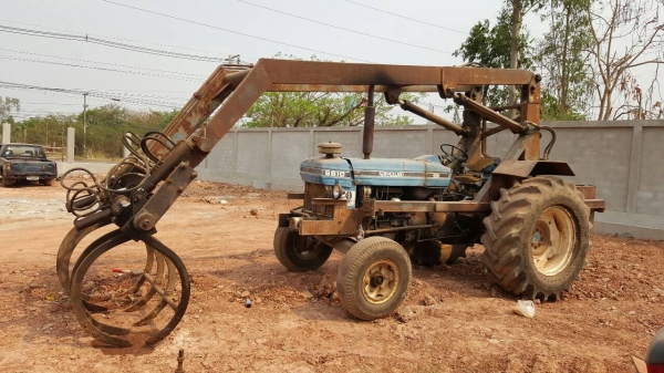 ขาย รถไถ FORD 6600 เสื้อลาย ติดคีบกลกิจขาคู่ แผ่นคลัชหมดต้องเปลี่ยนใหม่ เอกสารเล่มทะเบียน ราคาต่อรองได้ครับ