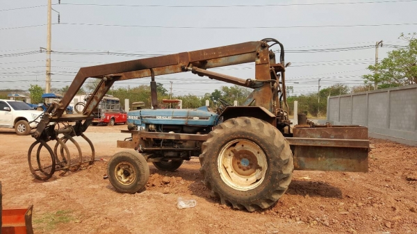 ขาย รถไถ FORD 6600 เสื้อลาย ติดคีบกลกิจขาคู่ แผ่นคลัชหมดต้องเปลี่ยนใหม่ เอกสารเล่มทะเบียน ราคาต่อรองได้ครับ