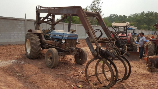 ขาย รถไถ FORD 6600 เสื้อลาย ติดคีบกลกิจขาคู่ แผ่นคลัชหมดต้องเปลี่ยนใหม่ เอกสารเล่มทะเบียน ราคาต่อรองได้ครับ