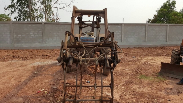 ขาย รถไถ FORD 6600 เสื้อลาย ติดคีบกลกิจขาคู่ เอกสารเล่มทะเบียนครบ ราคาต่อรองได้ครับ