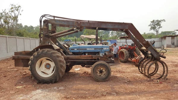 ขาย รถไถ FORD 6600 เสื้อลาย ติดคีบกลกิจขาคู่ เอกสารเล่มทะเบียนครบ ราคาต่อรองได้ครับ